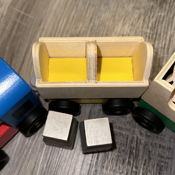 Moving Train Set - Picture 6 of 9